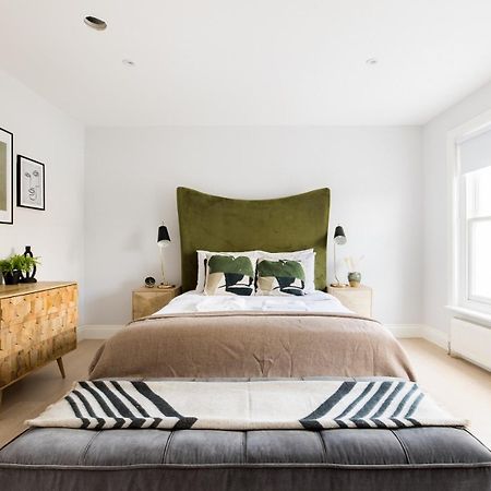 Appartamento The Margravine Maisonette - Modern & Bright 2Bdr Flat Londra Esterno foto