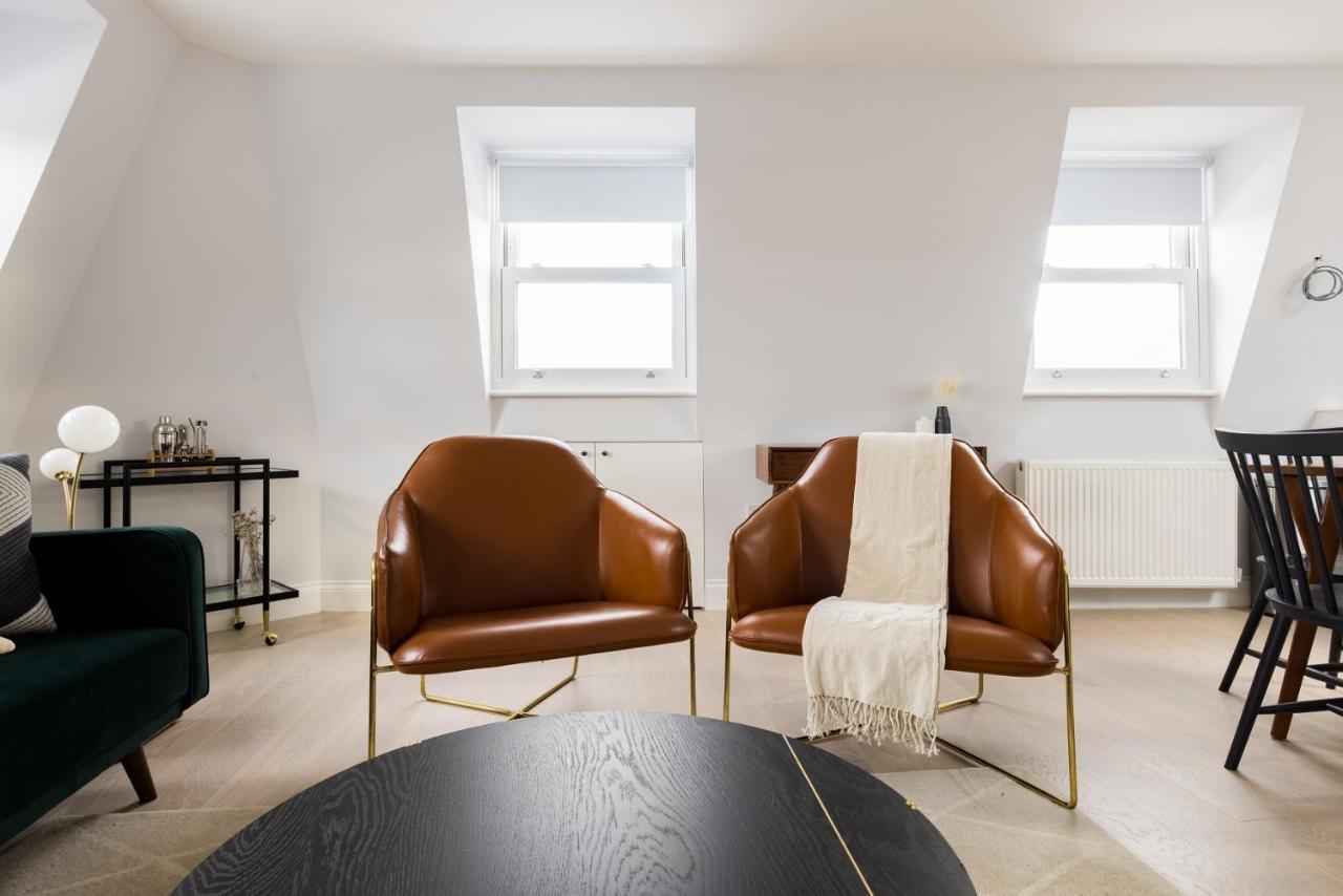 Appartamento The Margravine Maisonette - Modern & Bright 2Bdr Flat Londra Esterno foto