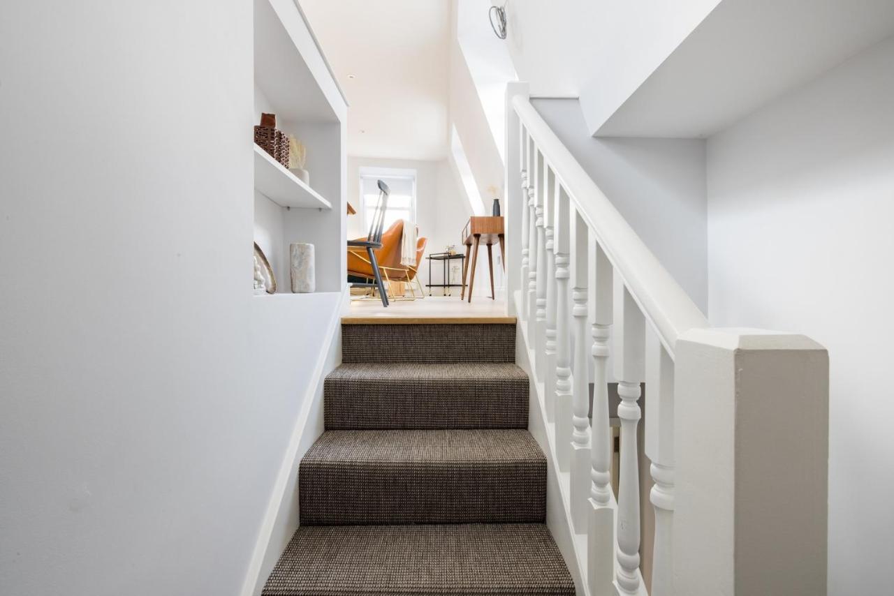Appartamento The Margravine Maisonette - Modern & Bright 2Bdr Flat Londra Esterno foto