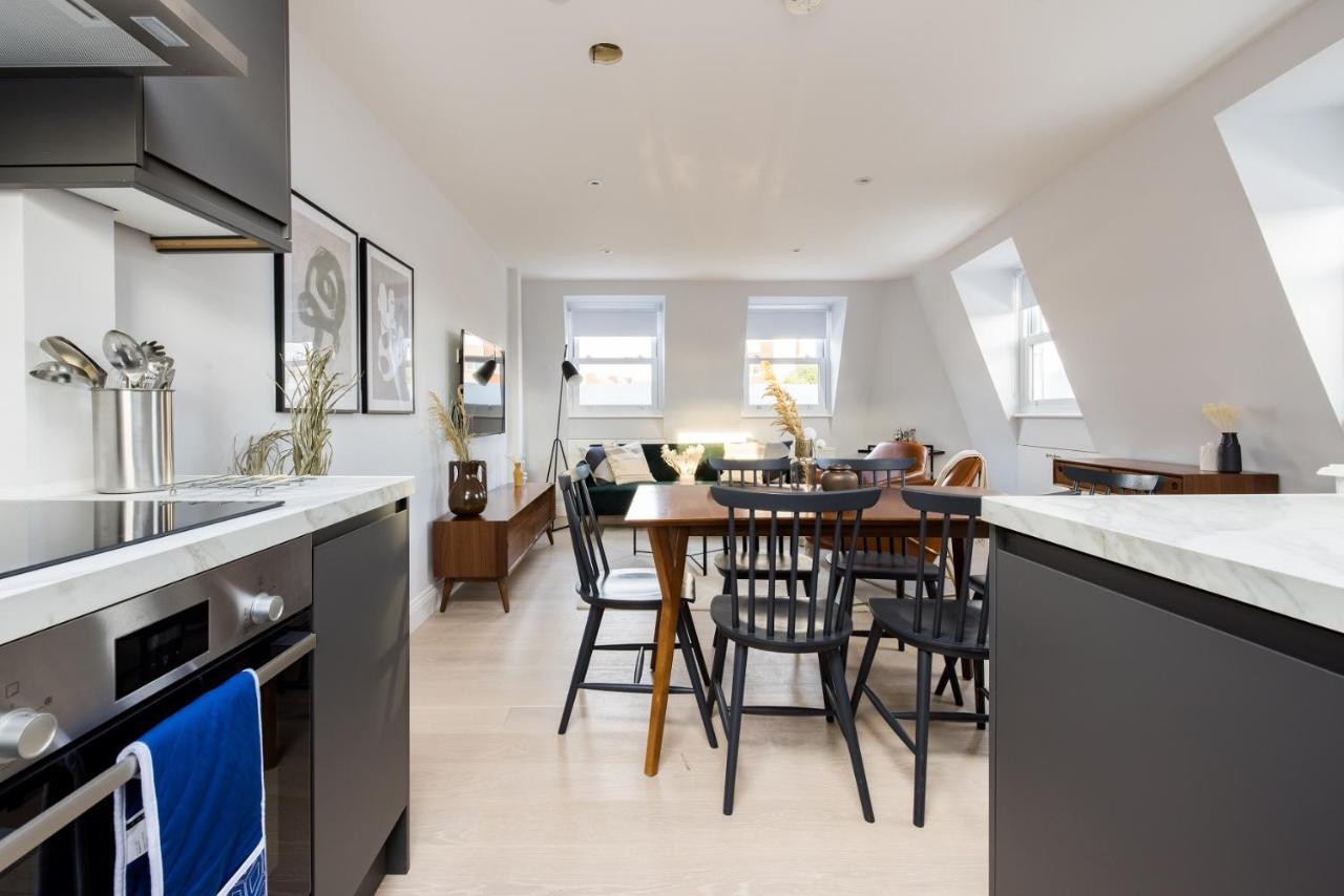 Appartamento The Margravine Maisonette - Modern & Bright 2Bdr Flat Londra Esterno foto