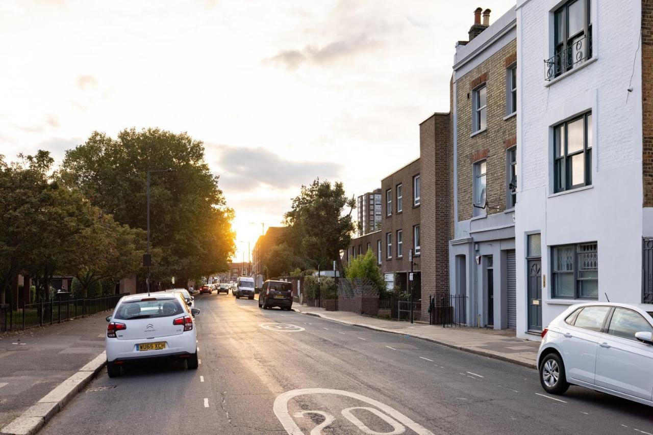 Appartamento The Margravine Maisonette - Modern & Bright 2Bdr Flat Londra Esterno foto