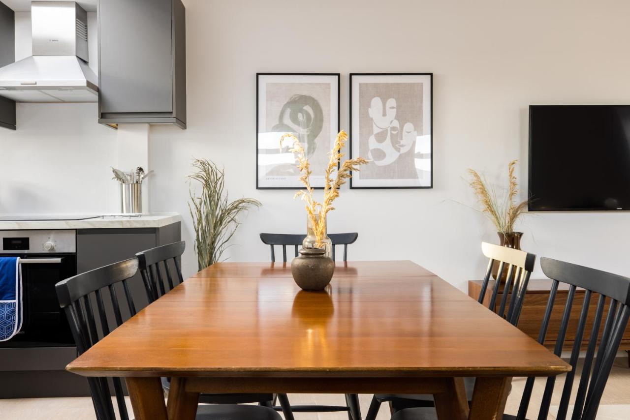Appartamento The Margravine Maisonette - Modern & Bright 2Bdr Flat Londra Esterno foto
