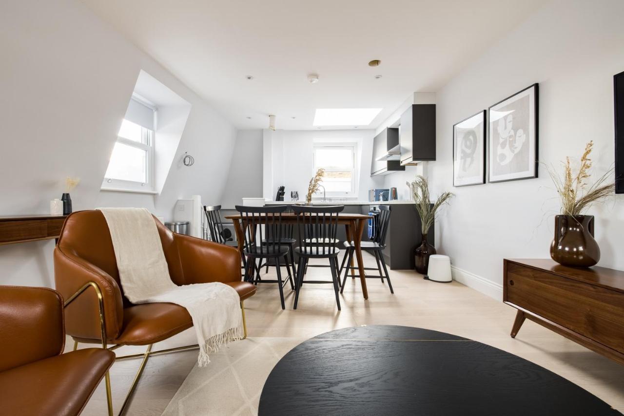 Appartamento The Margravine Maisonette - Modern & Bright 2Bdr Flat Londra Esterno foto